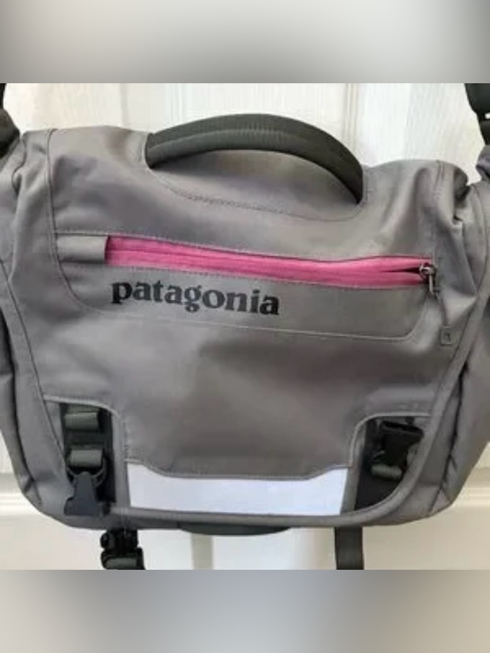 Patagonia Gray Canvas Messenger Bag with Pink Zip - Picture 2 of 6